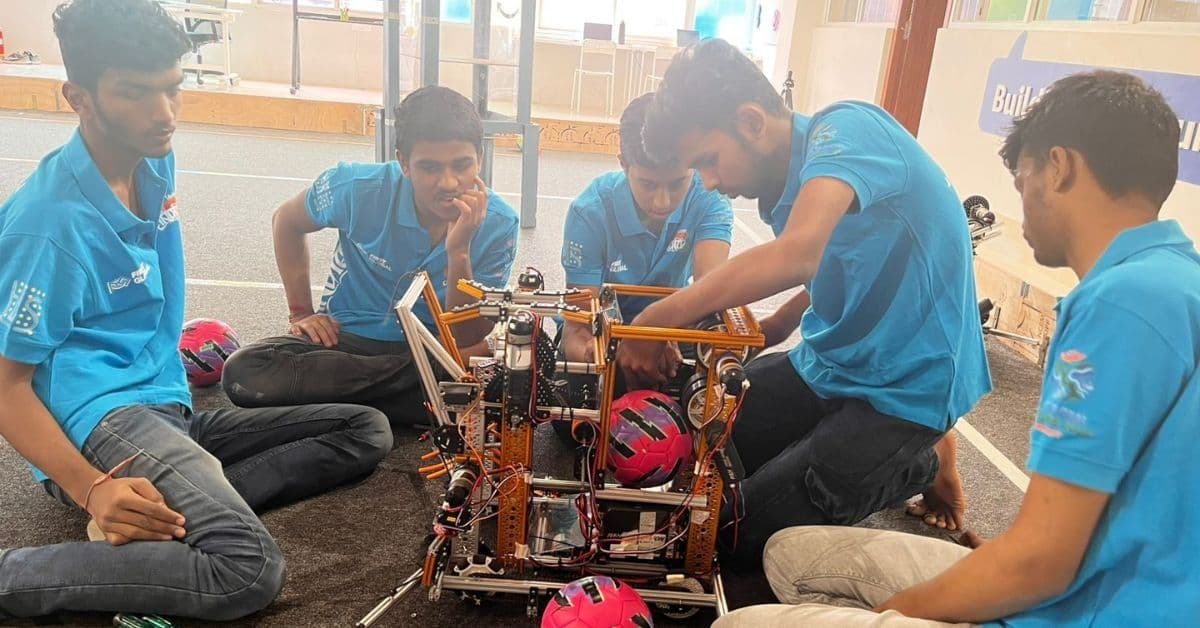 Bengaluru Govt-School Teens Build Robot, Head to Global Challenge